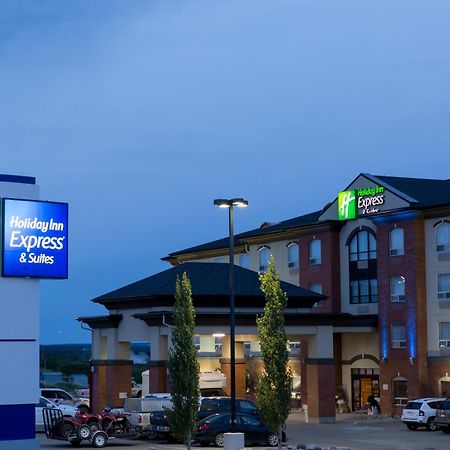 ホリデイ イン エクスプレス&スイーツ ドレイトン バレー Drayton Valley エクステリア 写真
