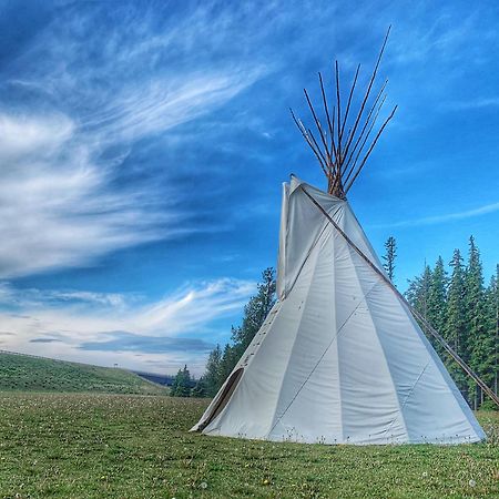 ホリデイ イン エクスプレス&スイーツ ドレイトン バレー Drayton Valley エクステリア 写真