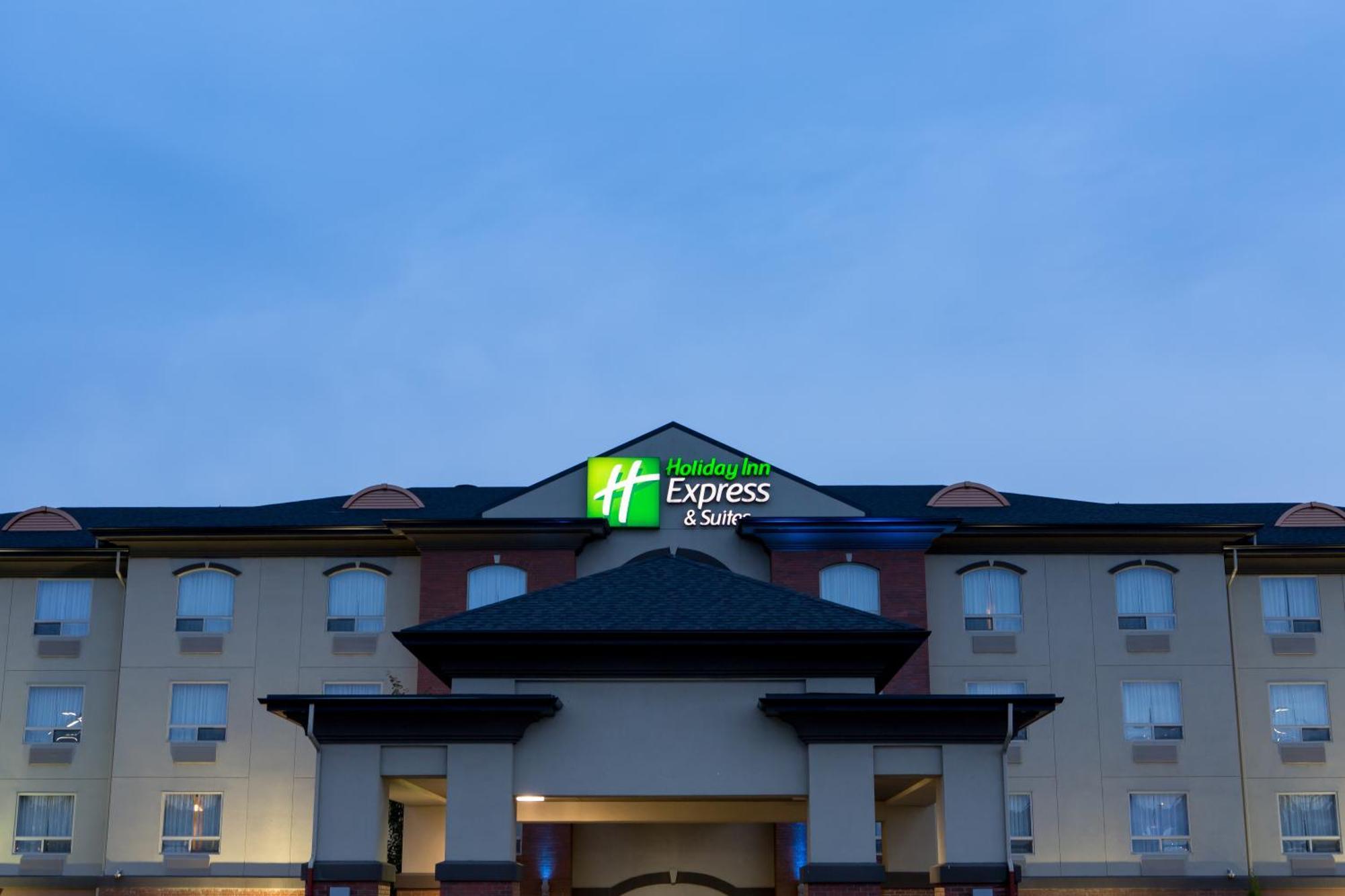 ホリデイ イン エクスプレス&スイーツ ドレイトン バレー Drayton Valley エクステリア 写真