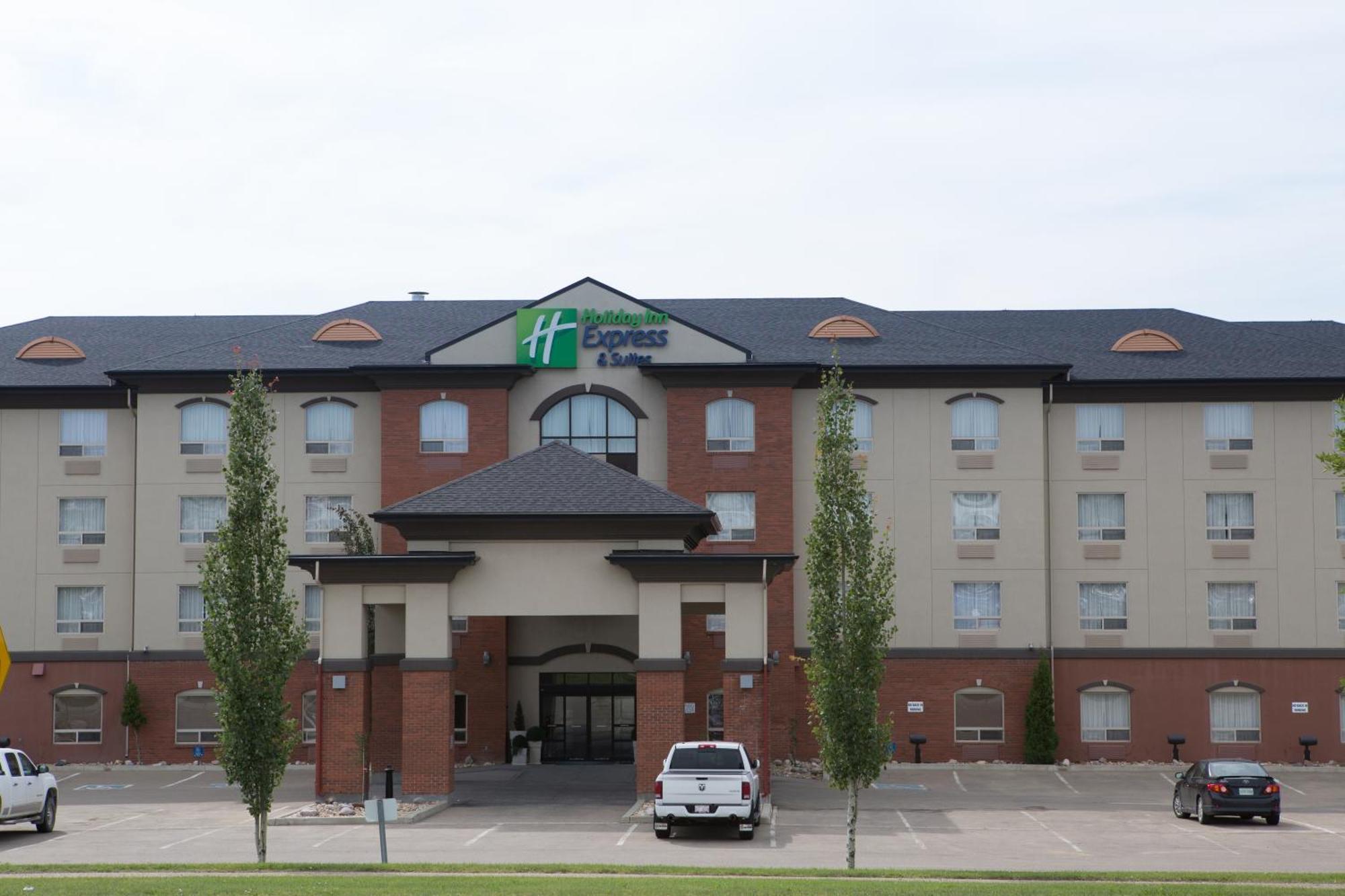 ホリデイ イン エクスプレス&スイーツ ドレイトン バレー Drayton Valley エクステリア 写真