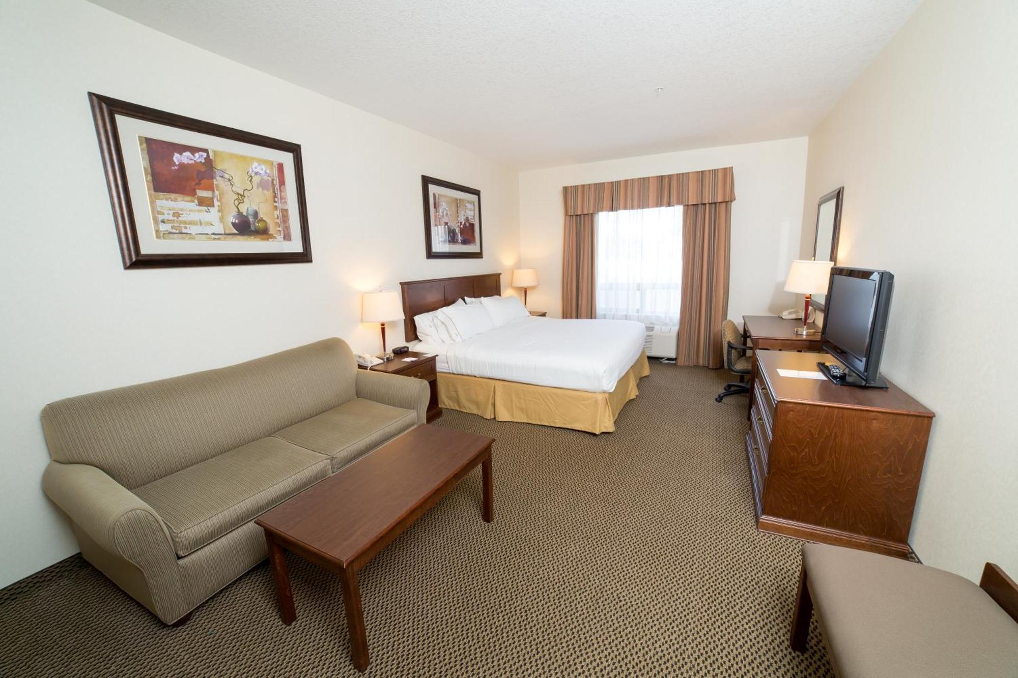 ホリデイ イン エクスプレス&スイーツ ドレイトン バレー Drayton Valley エクステリア 写真