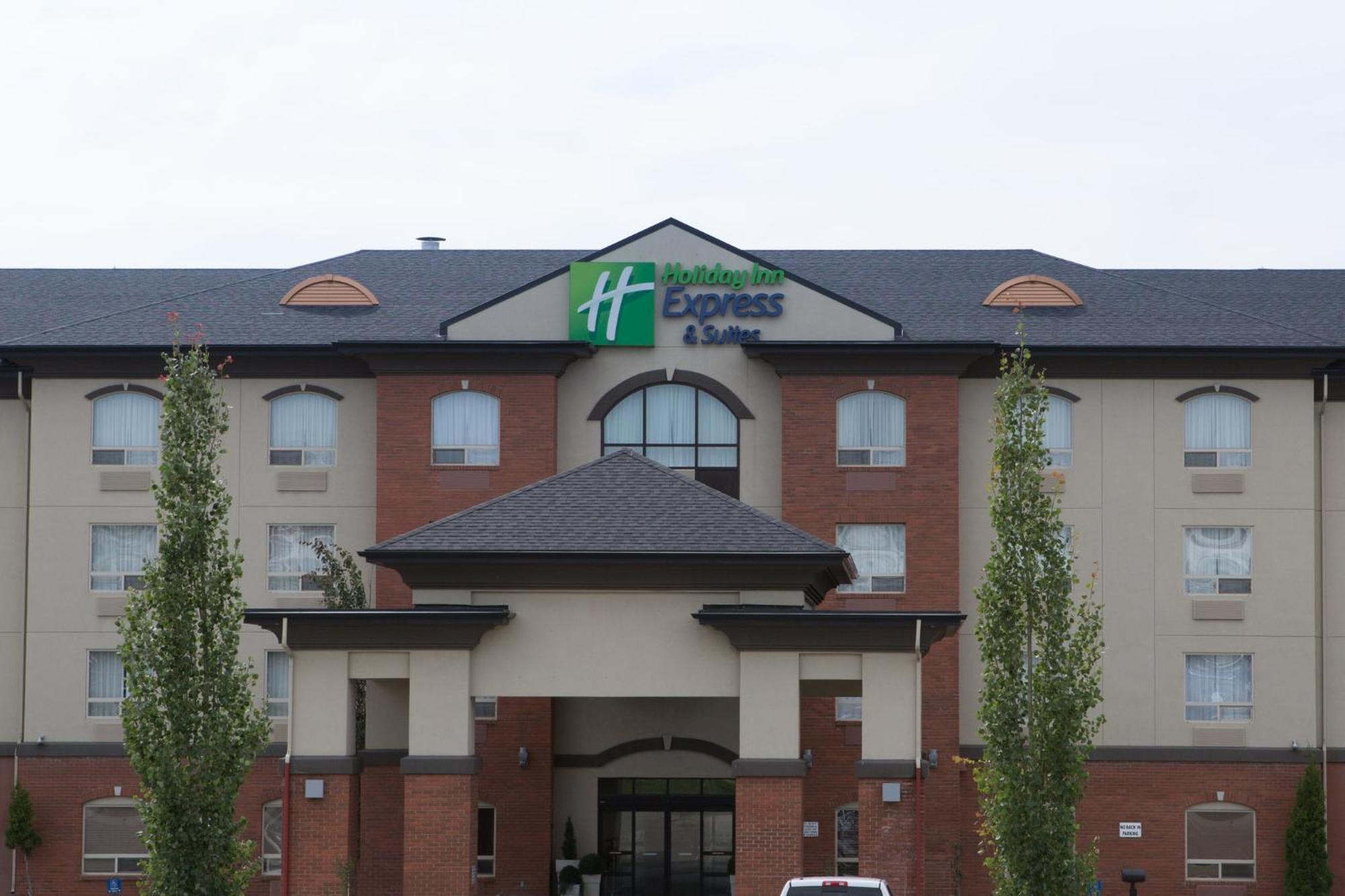 ホリデイ イン エクスプレス&スイーツ ドレイトン バレー Drayton Valley エクステリア 写真