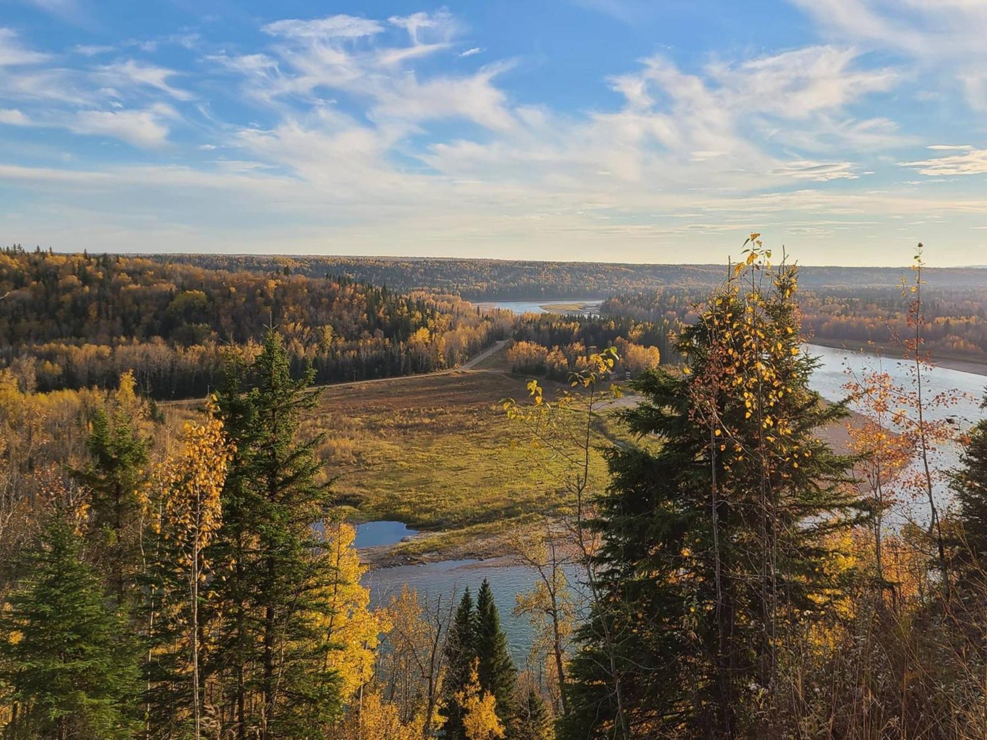 ホリデイ イン エクスプレス&スイーツ ドレイトン バレー Drayton Valley エクステリア 写真