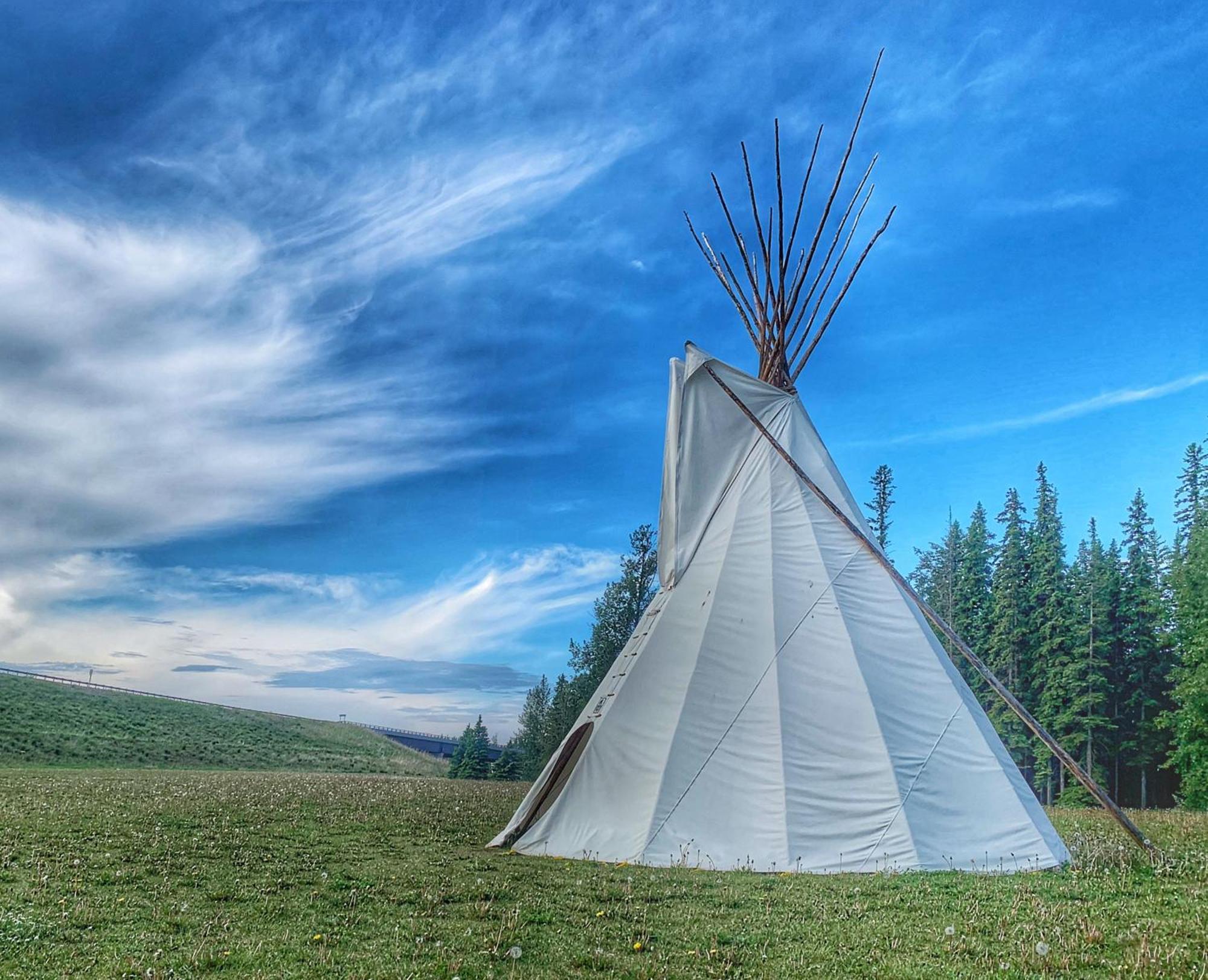 ホリデイ イン エクスプレス&スイーツ ドレイトン バレー Drayton Valley エクステリア 写真
